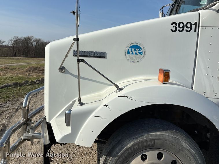 image for item FH7031 2014 Kenworth T800 semi truck