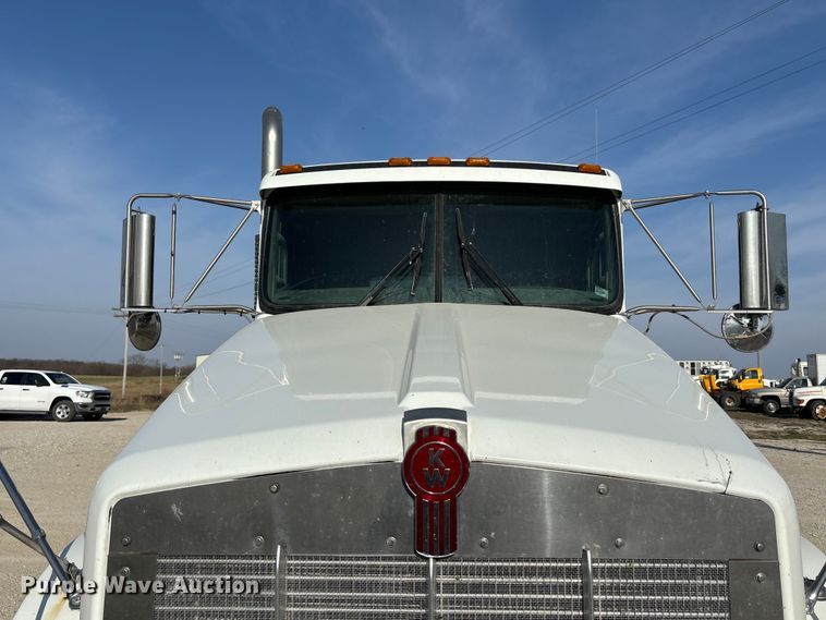 image for item FH7031 2014 Kenworth T800 semi truck