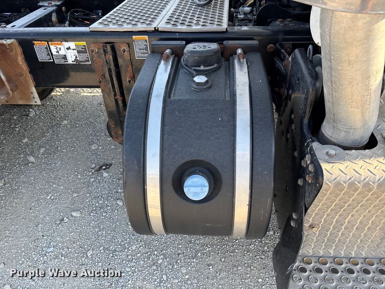 image for item FH7031 2014 Kenworth T800 semi truck