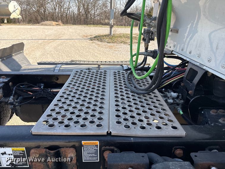 image for item FH7031 2014 Kenworth T800 semi truck