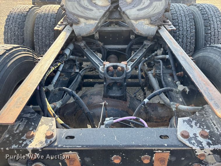 image for item FH7031 2014 Kenworth T800 semi truck