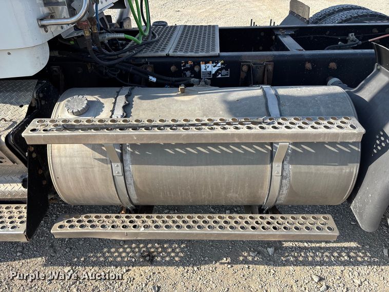 image for item FH7031 2014 Kenworth T800 semi truck