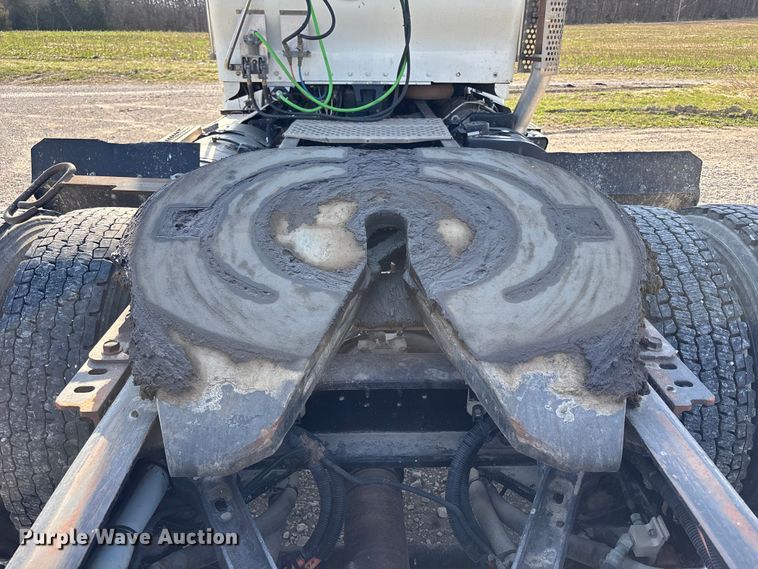 image for item FH7031 2014 Kenworth T800 semi truck