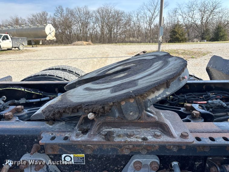 image for item FH7031 2014 Kenworth T800 semi truck