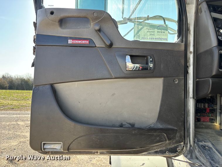 image for item FH7031 2014 Kenworth T800 semi truck