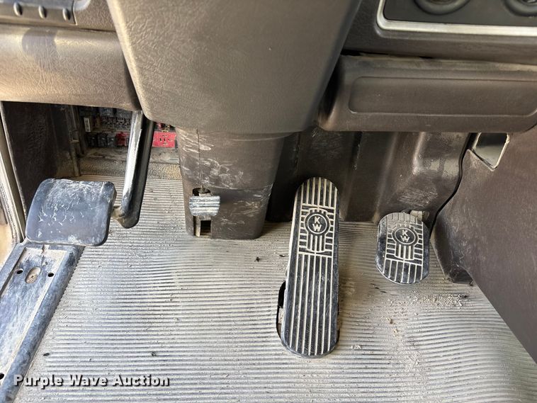 image for item FH7031 2014 Kenworth T800 semi truck