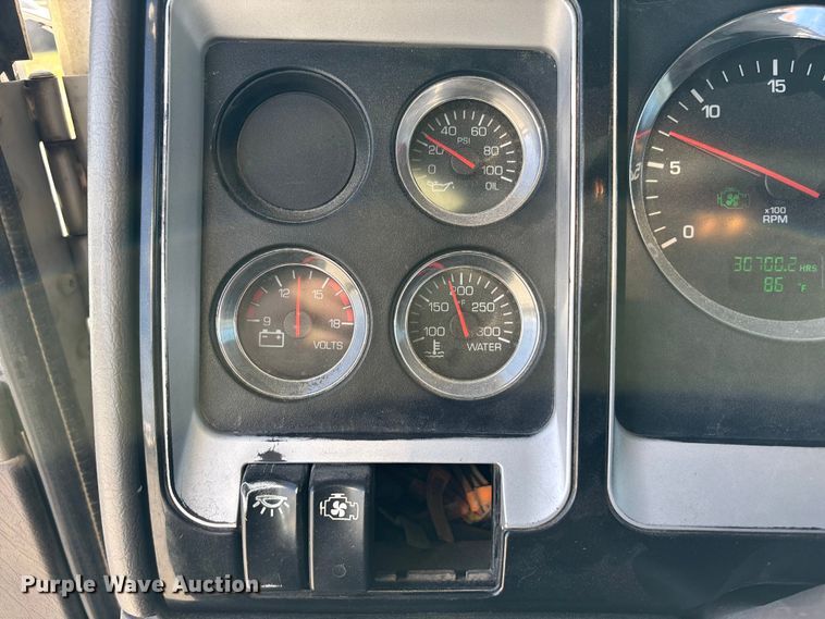 image for item FH7031 2014 Kenworth T800 semi truck