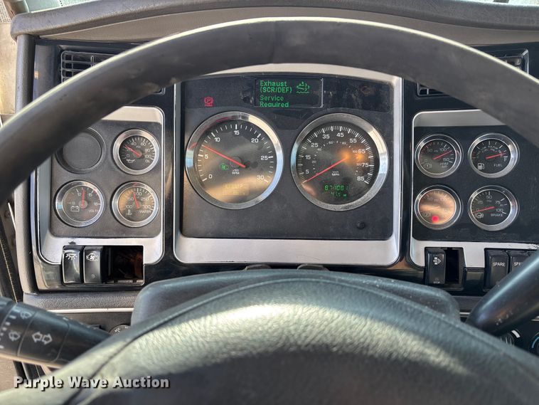 image for item FH7031 2014 Kenworth T800 semi truck