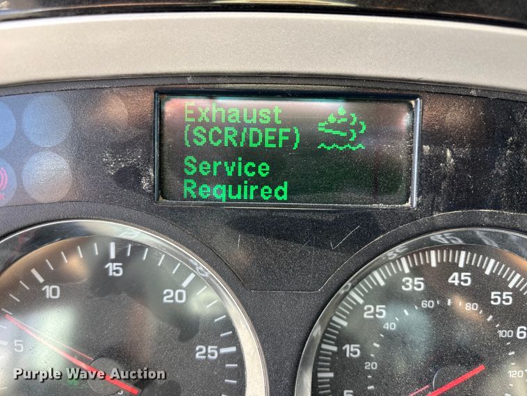 image for item FH7031 2014 Kenworth T800 semi truck