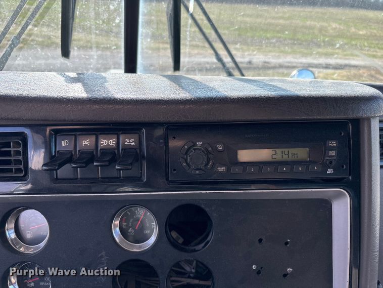 image for item FH7031 2014 Kenworth T800 semi truck