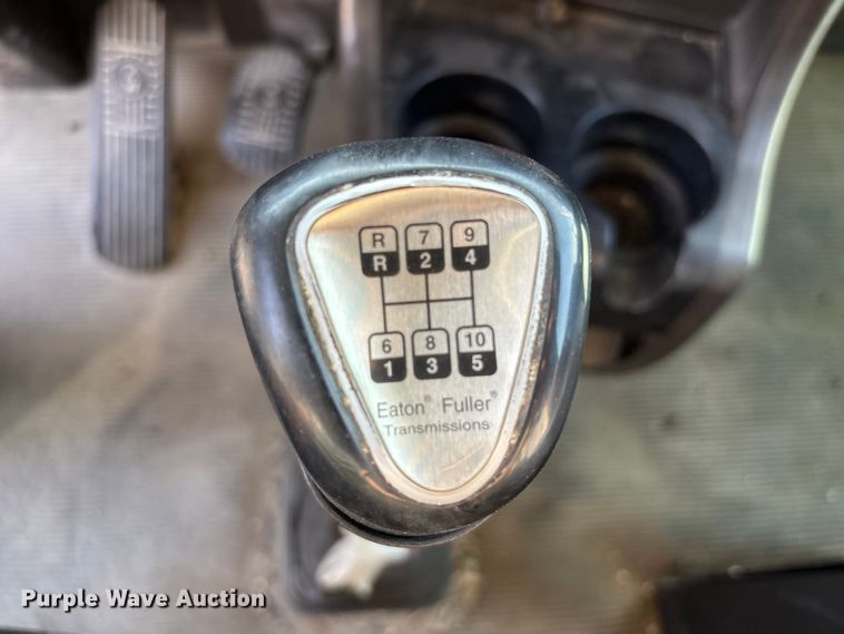 image for item FH7031 2014 Kenworth T800 semi truck