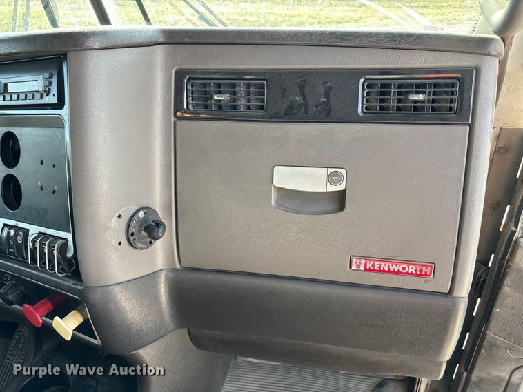 image for item FH7031 2014 Kenworth T800 semi truck