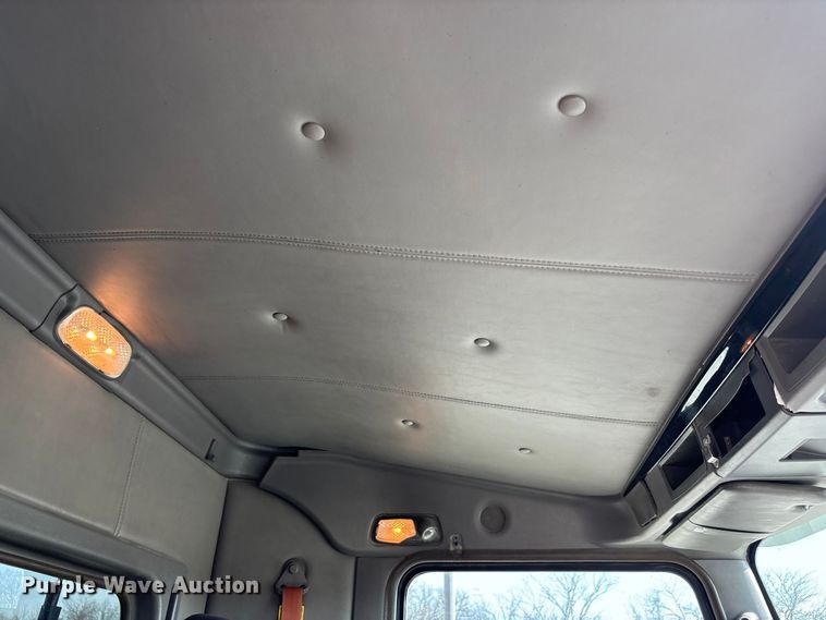 image for item FH7031 2014 Kenworth T800 semi truck