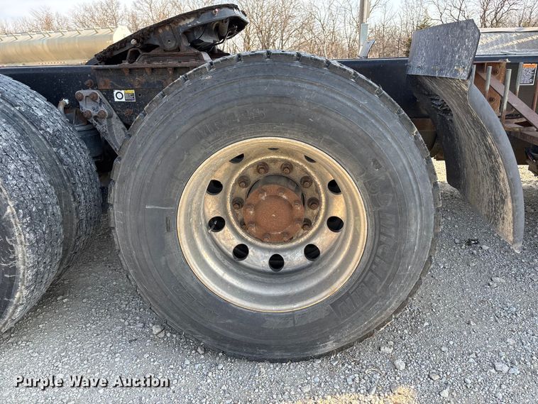 image for item FH7031 2014 Kenworth T800 semi truck