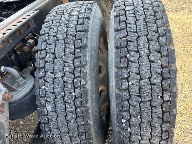 image for item FH7031 2014 Kenworth T800 semi truck