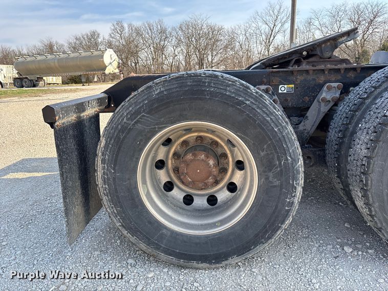 image for item FH7031 2014 Kenworth T800 semi truck