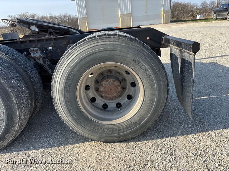 image for item FH7031 2014 Kenworth T800 semi truck