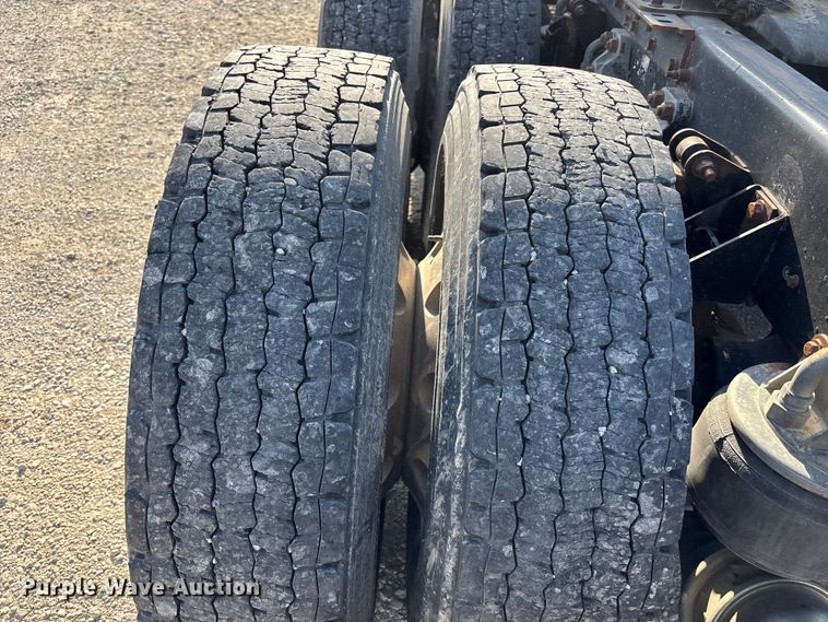 image for item FH7031 2014 Kenworth T800 semi truck