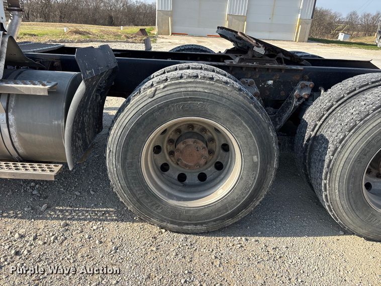 image for item FH7031 2014 Kenworth T800 semi truck