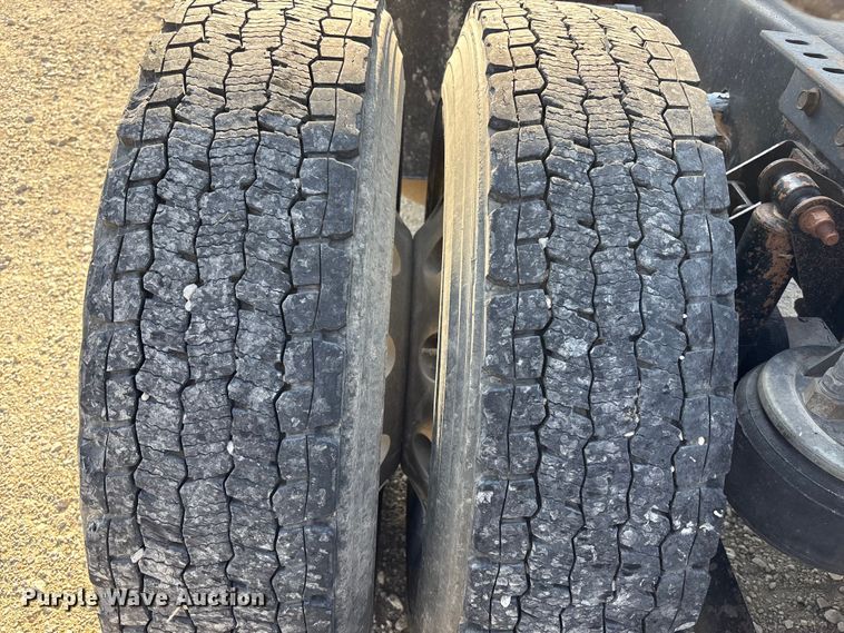 image for item FH7031 2014 Kenworth T800 semi truck