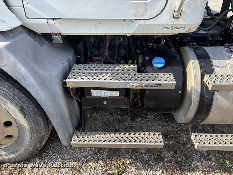 image for item FH7032 2016 Mack CXU613 semi truck