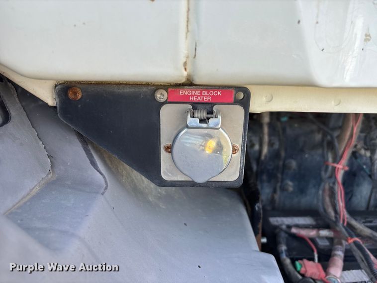 image for item FH7032 2016 Mack CXU613 semi truck