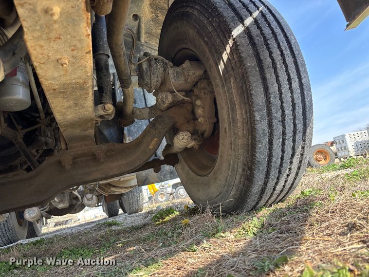 image for item FH7032 2016 Mack CXU613 semi truck