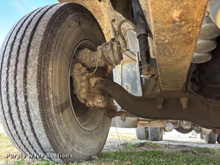 image for item FH7032 2016 Mack CXU613 semi truck