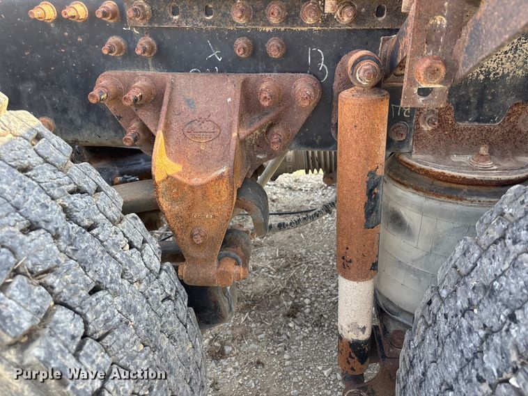 image for item FH7032 2016 Mack CXU613 semi truck