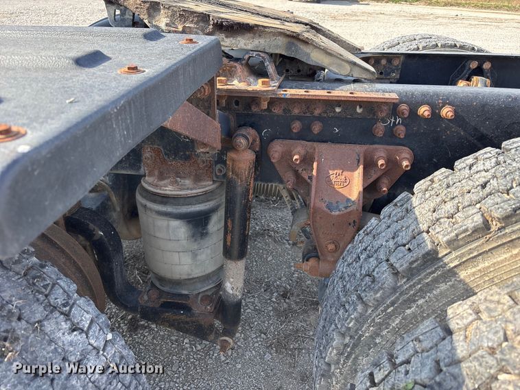 image for item FH7032 2016 Mack CXU613 semi truck