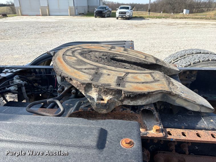 image for item FH7032 2016 Mack CXU613 semi truck