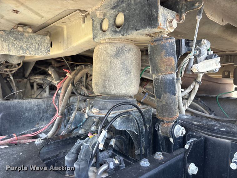 image for item FH7032 2016 Mack CXU613 semi truck