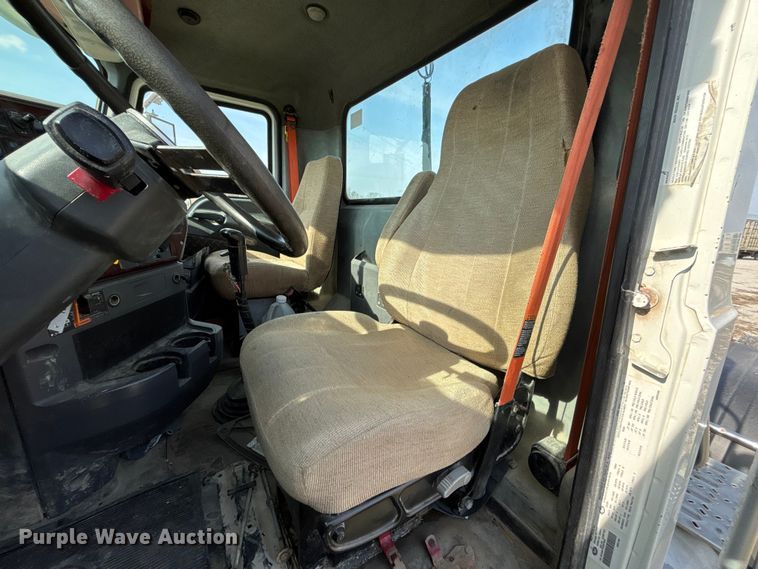 image for item FH7032 2016 Mack CXU613 semi truck