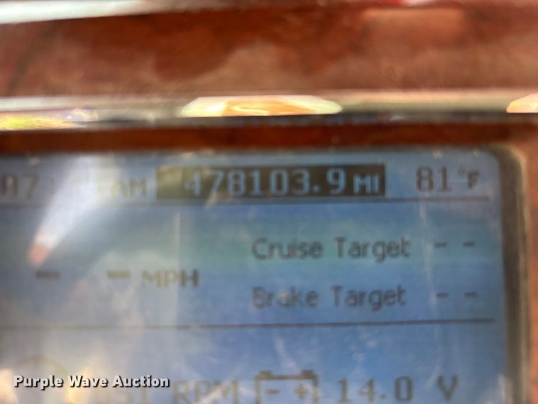 image for item FH7032 2016 Mack CXU613 semi truck