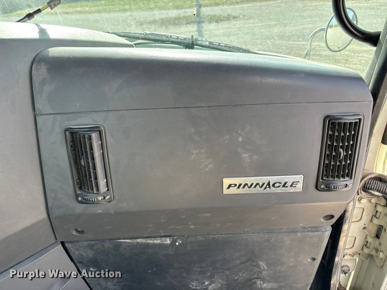 image for item FH7032 2016 Mack CXU613 semi truck