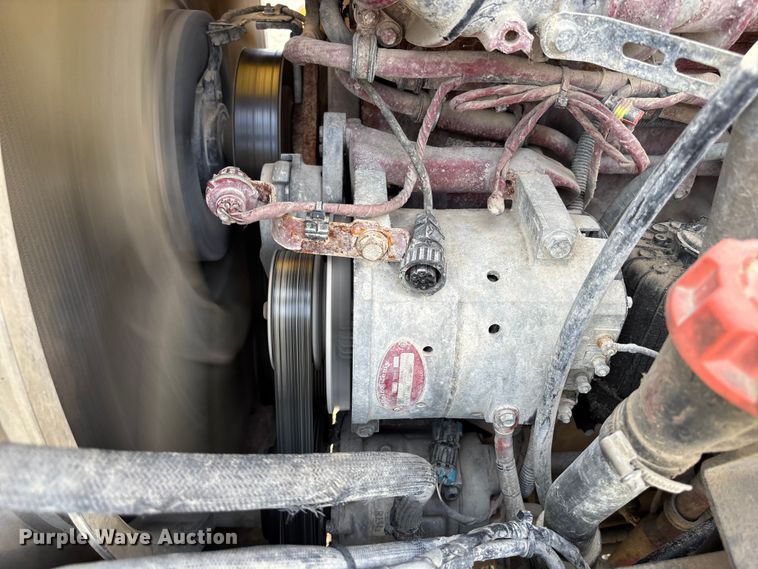 image for item FH7032 2016 Mack CXU613 semi truck