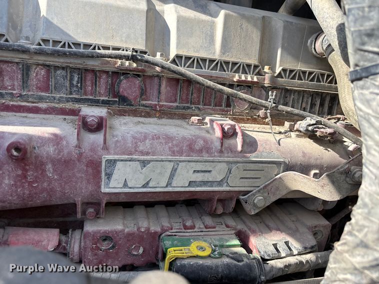 image for item FH7032 2016 Mack CXU613 semi truck