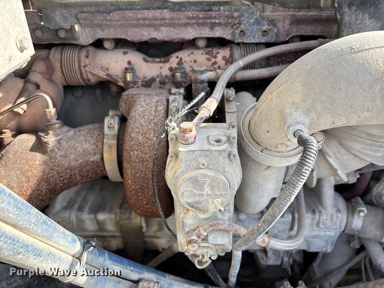 image for item FH7032 2016 Mack CXU613 semi truck