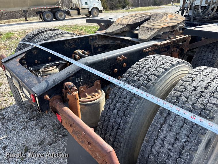 image for item FH7032 2016 Mack CXU613 semi truck