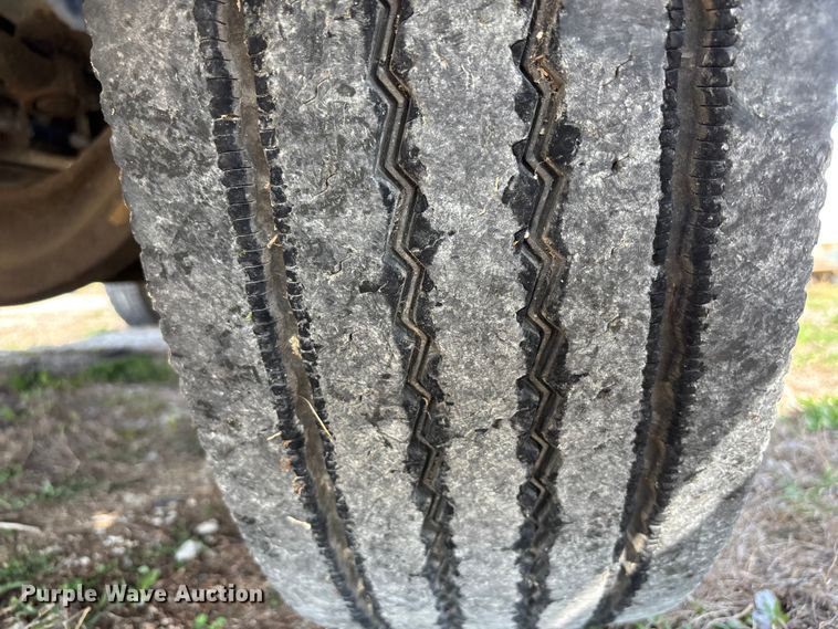 image for item FH7032 2016 Mack CXU613 semi truck