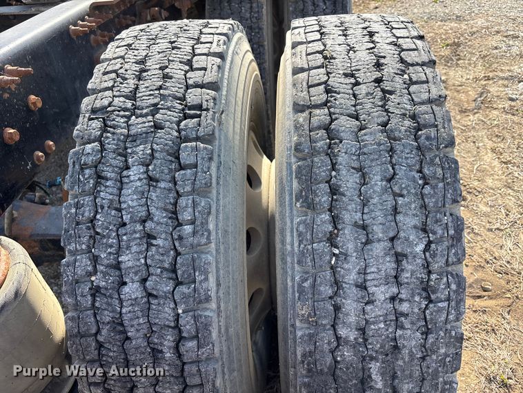 image for item FH7032 2016 Mack CXU613 semi truck