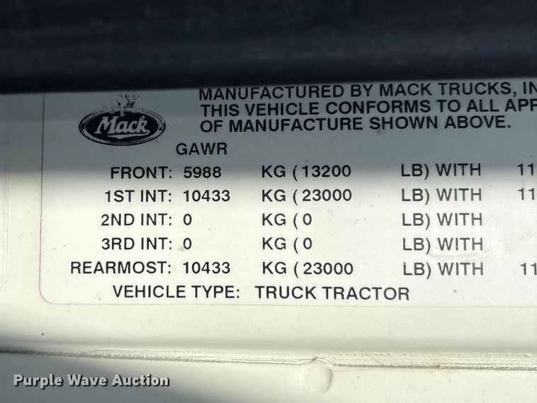 image for item FH7032 2016 Mack CXU613 semi truck