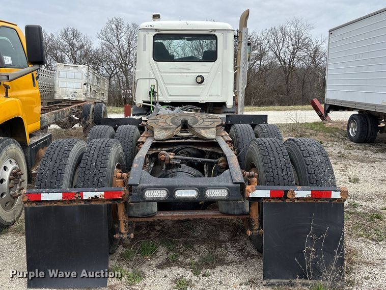 image for item FH7033 2016 Mack CXU613 semi truck