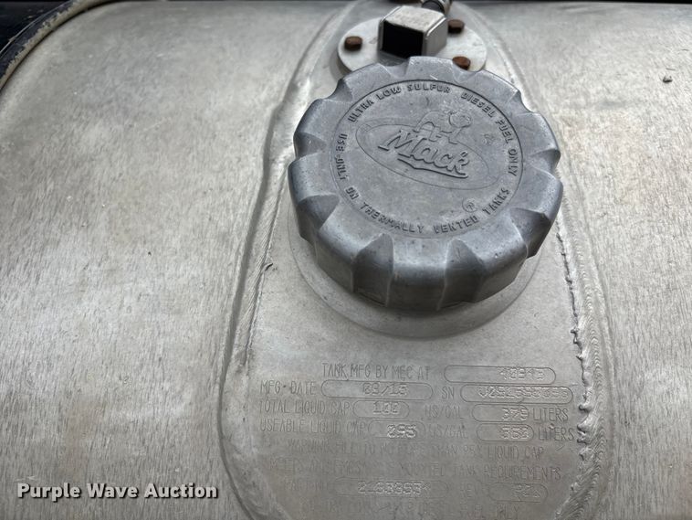 image for item FH7033 2016 Mack CXU613 semi truck