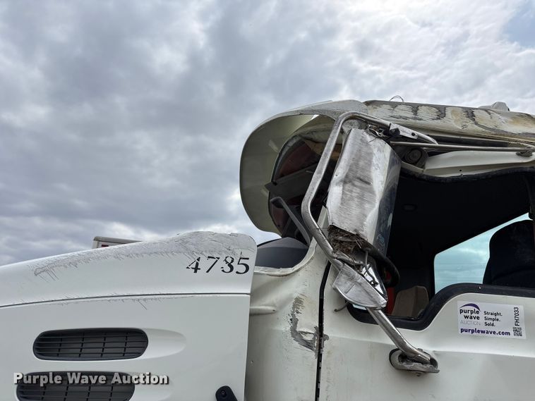 image for item FH7033 2016 Mack CXU613 semi truck