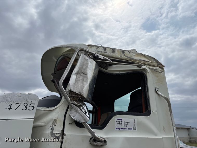 image for item FH7033 2016 Mack CXU613 semi truck