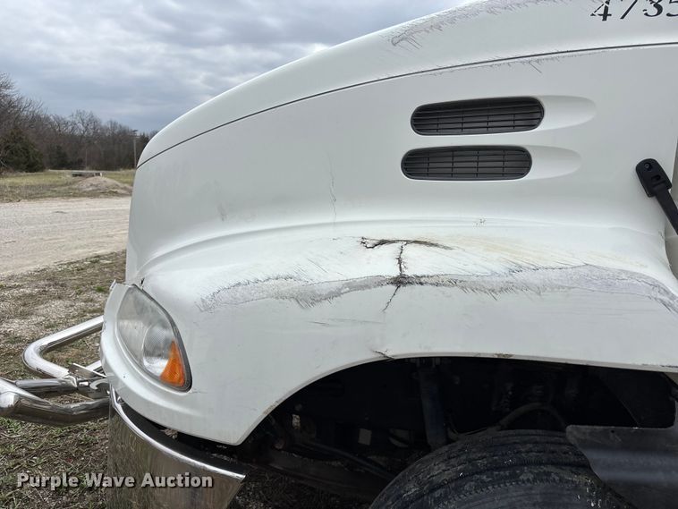 image for item FH7033 2016 Mack CXU613 semi truck