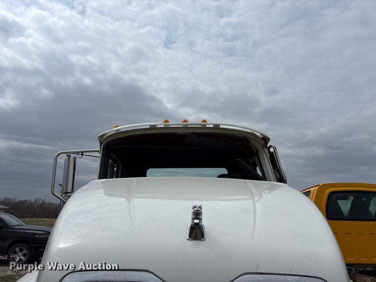 image for item FH7033 2016 Mack CXU613 semi truck