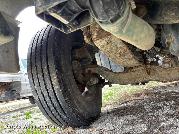 image for item FH7033 2016 Mack CXU613 semi truck