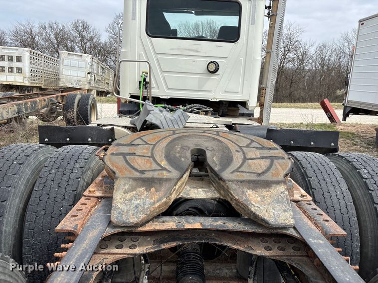 image for item FH7033 2016 Mack CXU613 semi truck